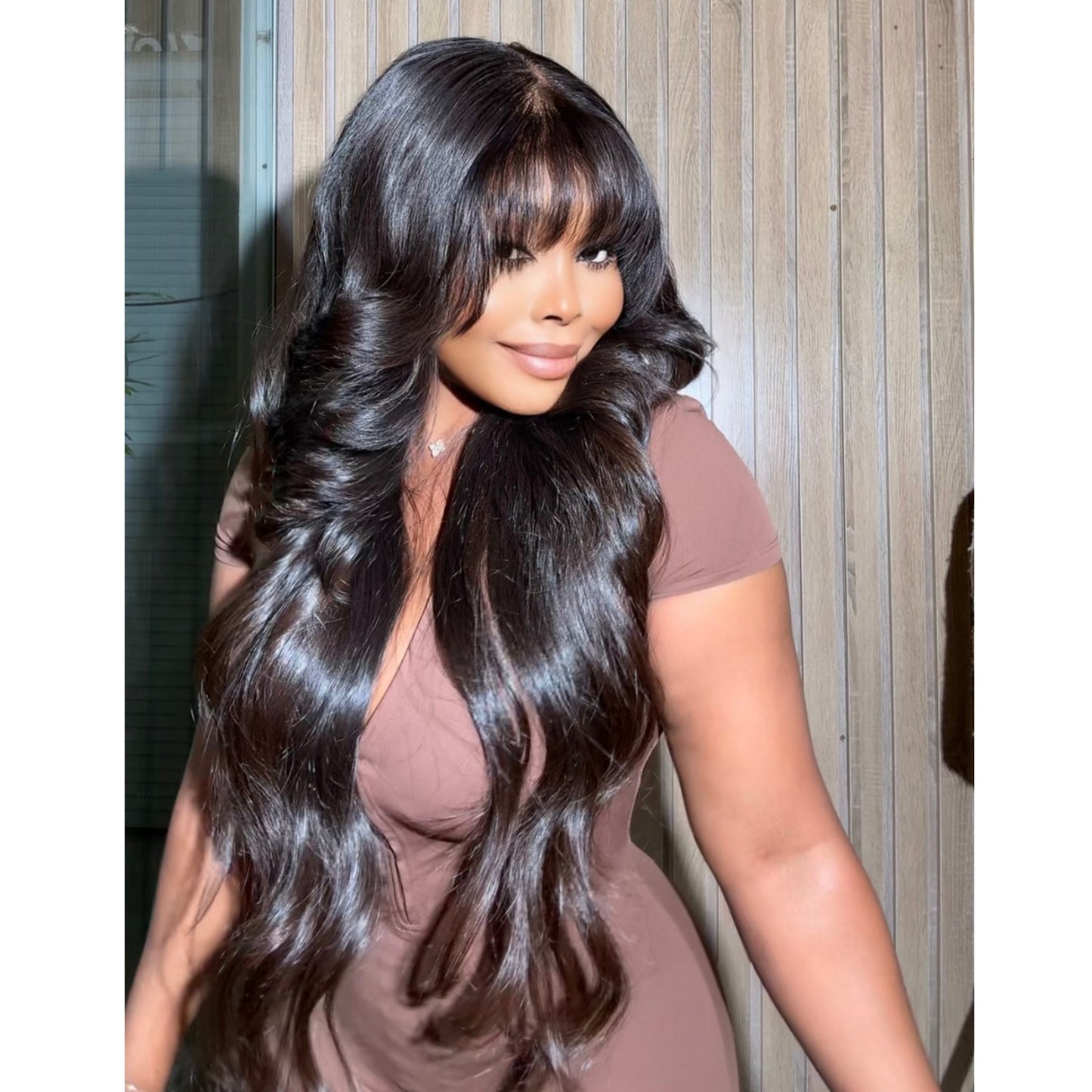 28" DONOR WAVY FRINGE WIG